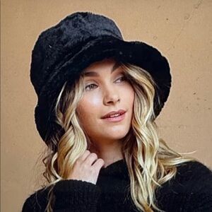 Scala collezione faux mink bucket hat NEW sold out aspen vail mahomes fall trend